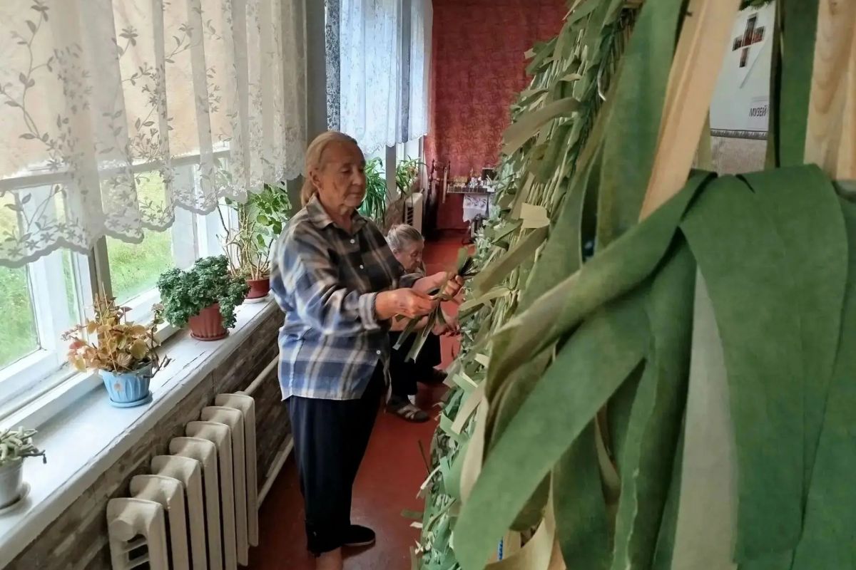 В посёлке Сазоново участницы «Женского движения Единой России» сделали юбилейную, двести двадцатую маскировочную сеть