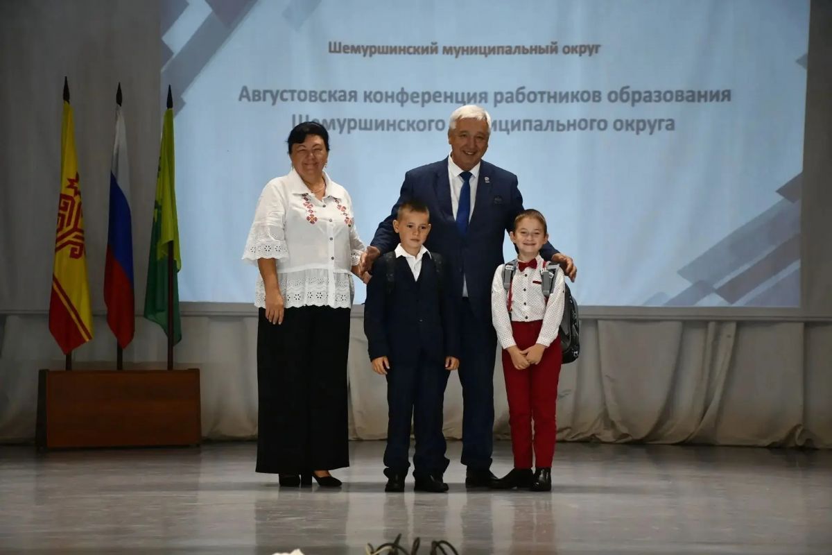 Молодогвардейцы Чувашии активно проводят ежегодную благотворительную акцию «Собери ребенка в школу»