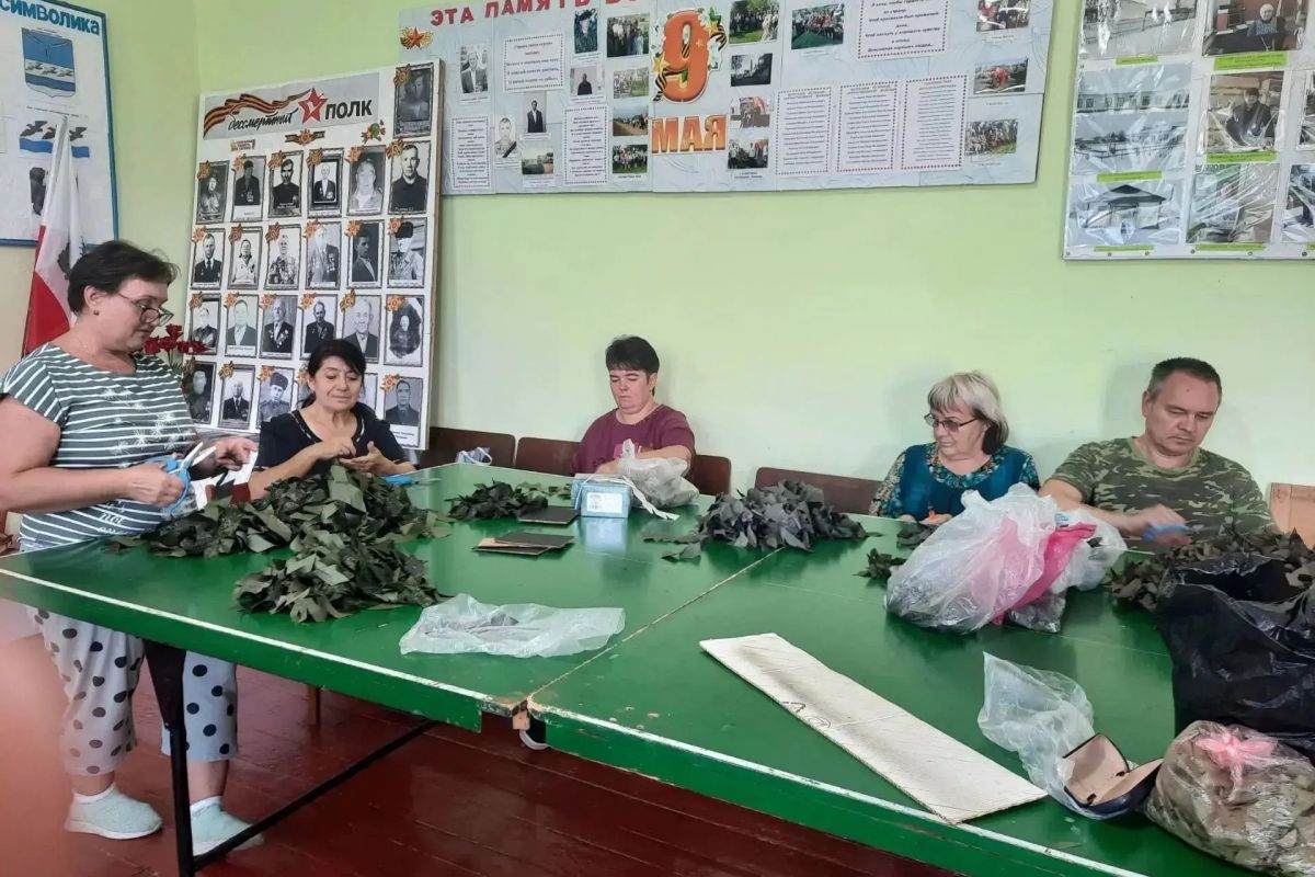 Жители Аткарска помогают фронту