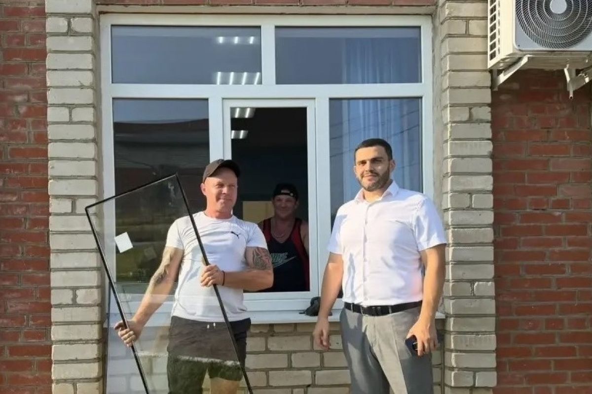 Депутат «Единой России» Артём Авакян посетил школу № 9 города Абинска