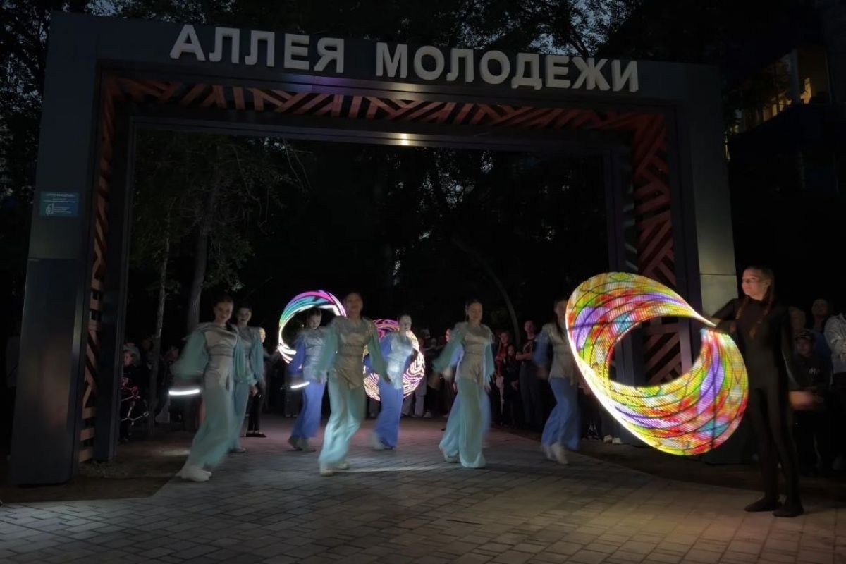 При участии партпроекта «Городская среда» в Белогорске Амурской области благоустроили третью часть «Аллеи Молодёжи»