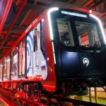 Собянин: Обновление метро Москвы развивает транспортное машиностроение России