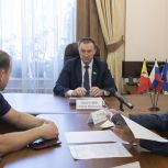 В «Единой России» рассмотрели обращения жителей региона по вопросам поддержки семей участников СВО, капитального ремонта многоквартирных домов и устройства детей в школу