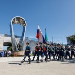 Воронежские единороссы приняли участие в церемонии возложения цветов к монументу «Воронеж – родина ВДВ»