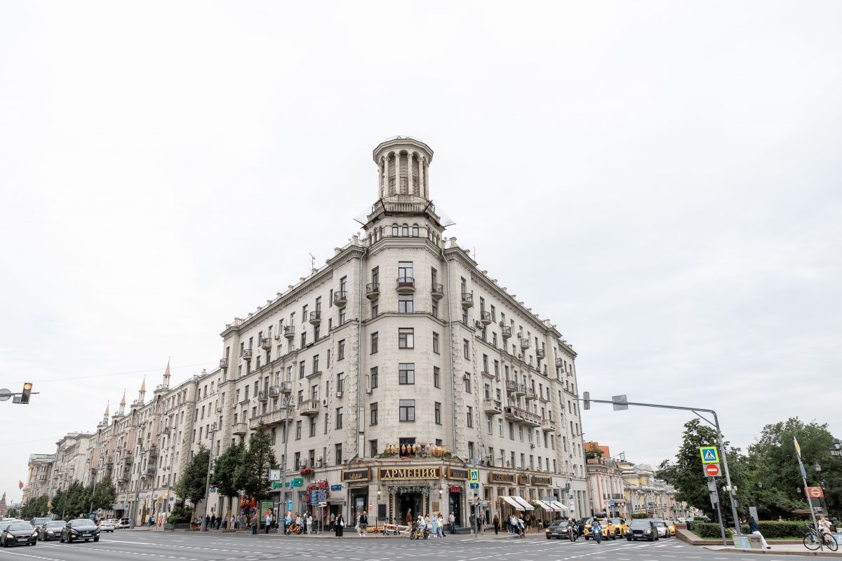 Москвичи поддержали возвращение скульптуры балерины на крышу дома на Тверской улице