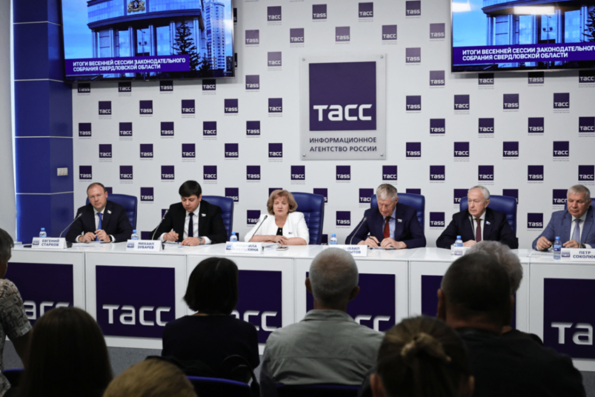 От поддержки семей до развития экономики: Людмила Бабушкина вместе с депутатами подвела итоги весенней сессии и созыва 2021-2026 годов