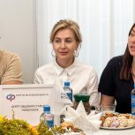 Ремонты социальных объектов и помощь участникам СВО: предложения в народную программу «Единой России» внесли пенсионеры Новотроицкого и жители Новопокровки