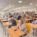 В Когалыме активистки «Женского движения» организовали встречу профильных специалистов с ветеранами