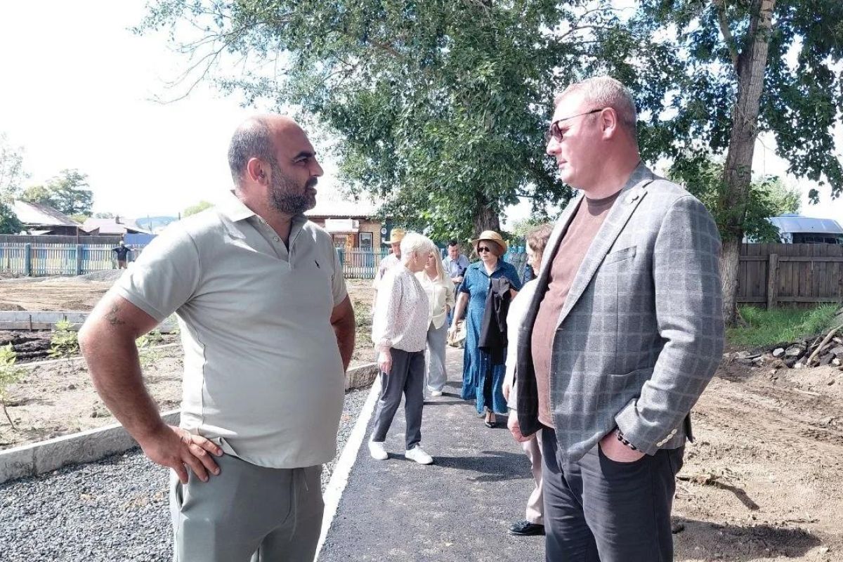 Народная программа «Единой России»: Партийный десант проверил ход благоустройства в Акшинском округе