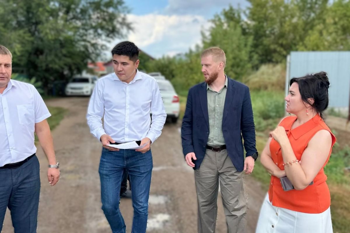 В селе Пруды прошло выездное совещание по вопросам благоустройства и уличного освещения
