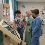 В Осинниках единороссы оценили обновленную библиотеку