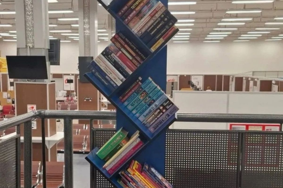 При поддержке Владимира Семенова в Нефтеюганске проходит акция «Книга из рук в руки»