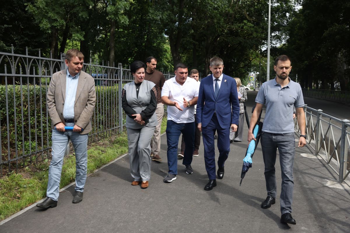 Андрей Кропоткин проинспектировал ход ремонта двух улиц в Калининграде