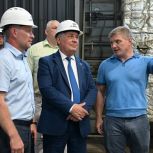 Александр Романенко оценил развитие новоалтайского предприятия «НАПТЭК»
