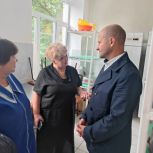 В Трёхгорном партийцы проверили готовность школ к новому учебному году