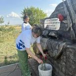 Единороссы поддерживают порядок в Сквере памяти Воинам в Белокалитвинском районе