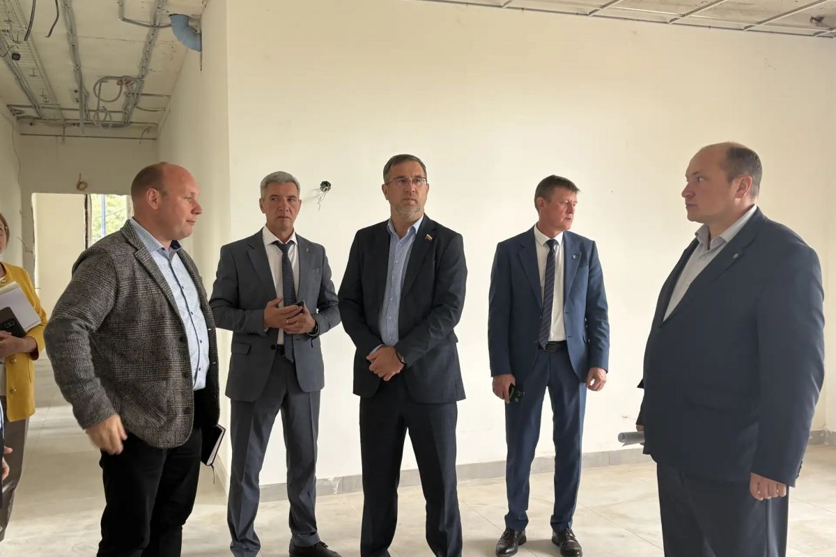 Сенатор Николай Владимиров проверил капремонт Шоркистринской школы