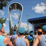 Первые лица региона поздравили воронежцев с Днем ВДВ