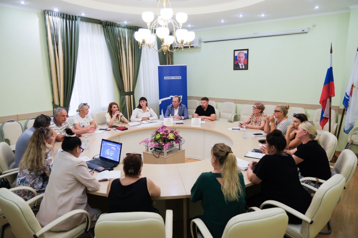 В гордуме Астрахани обсудили вопросы капитального ремонта в рамках проекта «Школа ЖКХ»