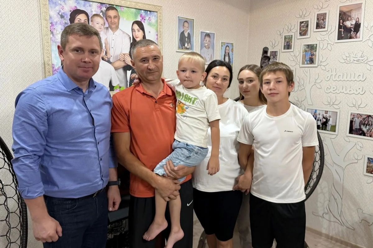 Игорь Арсентьев познакомился с семьей Сухановских в Вельском округе