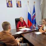 Вопросы соцвыплат, безопасности движения, участия в конкурсе:  сенатор РФ Евгения Ламонова провела прием граждан