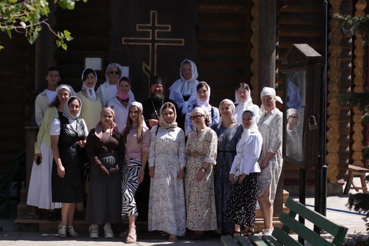 В Астраханской области партпроект «Женское движение Единой России» организовал экскурсию для семей бойцов СВО