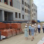 По народной программе «Единой России» в Татарске строят новую школу