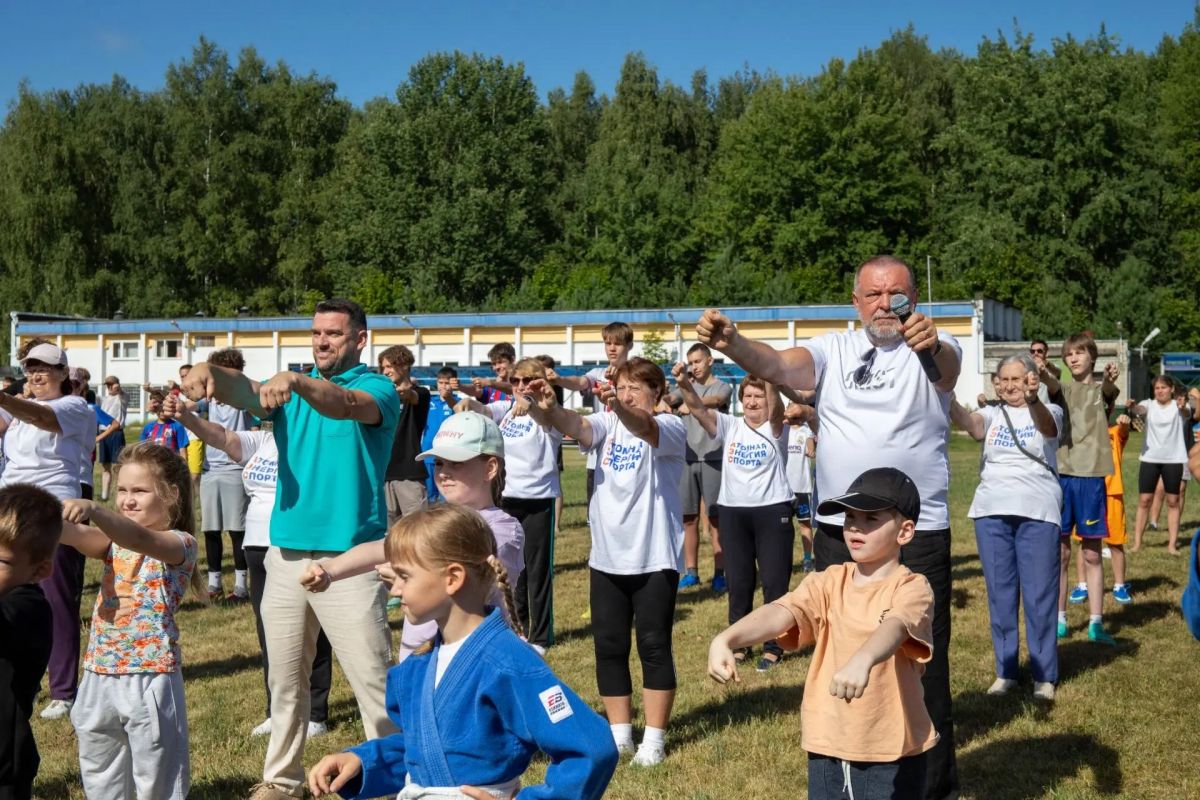 В Десногорске открыли обновлённую баскетбольную площадку и дали старт региональному этапу соревнований «Оранжевый мяч»