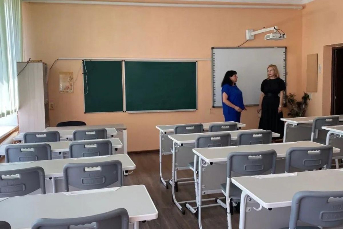 «Единая Россия» провела «Родительскую приемку» готовности школ к учебному году в двух школах Чаплинского округа