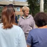 Антонина Галяшкина помогла жителям Ершова с благоустройством дворовой территории  