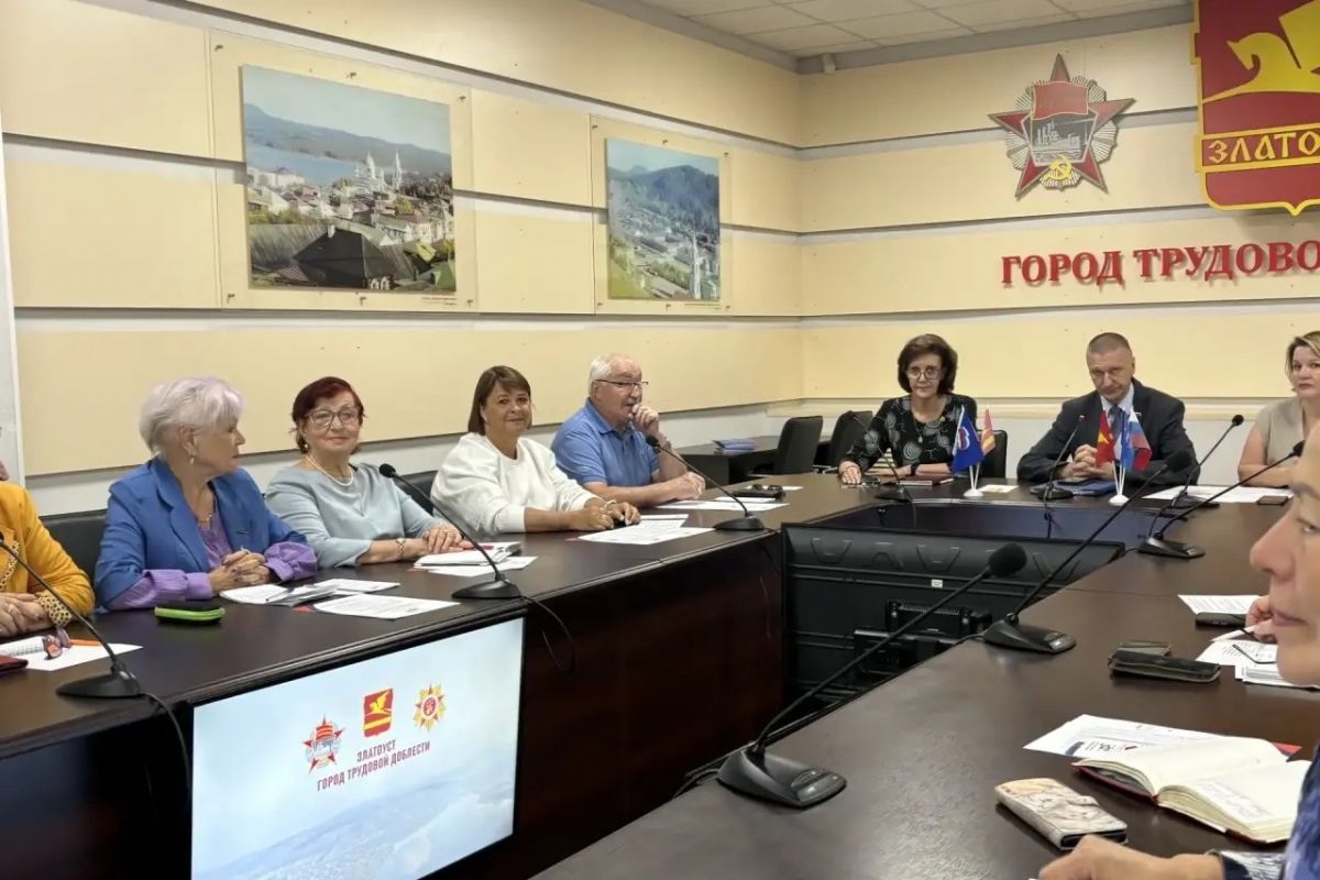 «Единая Россия» проводит встречи со старшим поколением