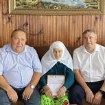 Алькеевские единороссы поздравили землячку с 95-летием