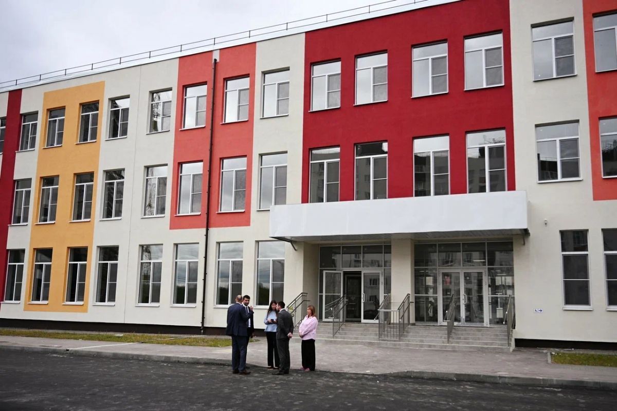 Новая школа на 1000 мест: партийный десант проверил готовность образовательного учреждения к 1 сентября