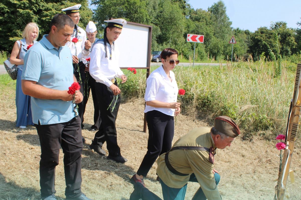 В посёлке Гордое установили памятный стенд советской диверсионно-разведывательной группе «Клён»