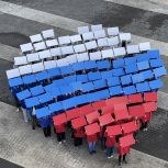 «Молодая Гвардия Единой России» проводит по всей стране праздничные мероприятия ко Дню Государственного флага