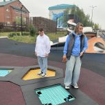 Молодогвардейцы проверили безопасность парков и детских площадок в Тарко-Сале