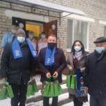 Красногорские единороссы поздравили с новогодними праздниками пожилых земляков
