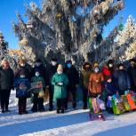 Поныровские единороссы поздравили детей с Новым годом