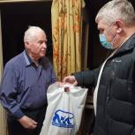 Депутат Ивгордумы Борис Шаляпин поздравил ветеранов с наступающими праздниками