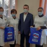 Николай Курчаткин передал медикам Цивильской ЦРБ дезинфицирующие средства