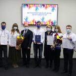 В Ростове наградили волонтеров за помощь людям и медучреждениям при пандемии