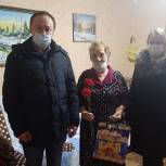 Краснинские единороссы поздравили ветерана труда с Днем Героев Отечества