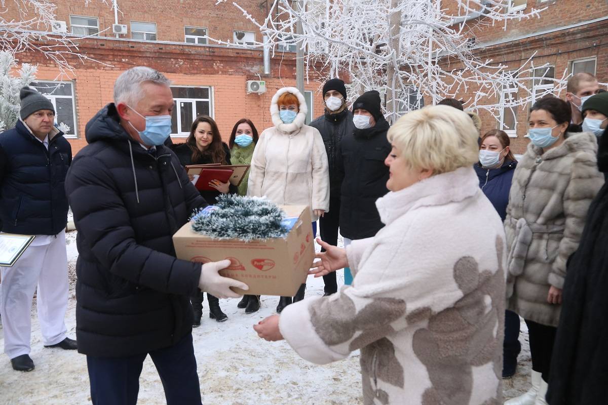 Владлен Колесников: Мы хотим поддержать врачей, которые и новогоднюю ночь  проведут на своем посту