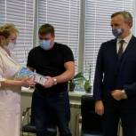 Пульсоксиметры передали депутаты Думы АГО в Ангарский перинатальный центр