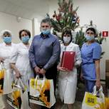 Николай Бушуев передал врачам «красной зоны» новогодние подарки