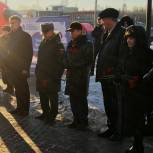 Единороссы поздравили летчика-испытателя Александра Коновалова с Днем Героев Отечества