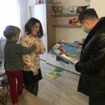 Андрей Осипов в рамках благотворительной акции «Ёлка желаний» вручил новогодний подарок 5-летнему мальчику из Барнаула