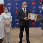 Депутат Госдумы передал врачам Бузулукской больницы в Оренбургской области средства индивидуальной защиты