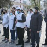 В День Неизвестного солдата в Черкесске торжественно возложили венки и цветы к Вечному огню