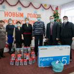 В школу-интернат Касторенского района передали подарки к новому году